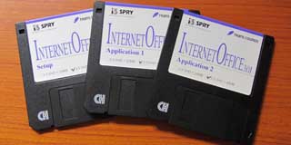 「INTERNET OFFICE 3.0J」とゆーソフト、Windows3.1はTCP/IPを処理するには別にプロトコルスタックを用意しないといけなかったのですよヽ(^.^;)丿