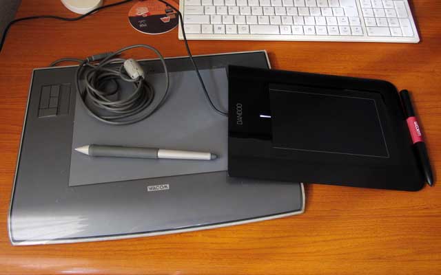 BAMBOO CTL-460、DELL mini9とPhotoShopElements9で使う予定で購入、mini9と同じ位の大きさで、持ち出し易いかな〜…と、思ってましたが、結局その後の出番はほとんど無かったのです、PSEが重過ぎたのも一因でしたが…(^_^;)で、今回、新たな就職先wとして、MacBookProのIntuos3と交代…ヽ(^.^;)丿