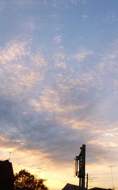 えぇ感じのお空ぢゃないですかい…(^_^;)明日の天気も崩れて欲しく無いモノだヽ(^.^;)丿