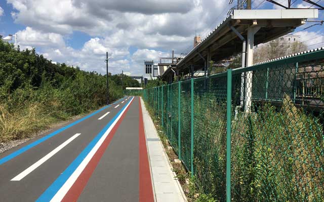 昔、JR向河原駅から延びてた市ノ坪短絡線廃線跡…いつの間にか舗装されてたヽ(^.^;)丿実は先週気付いてましたが、実際に歩いてみたのは今日が初めて…(^_^;)