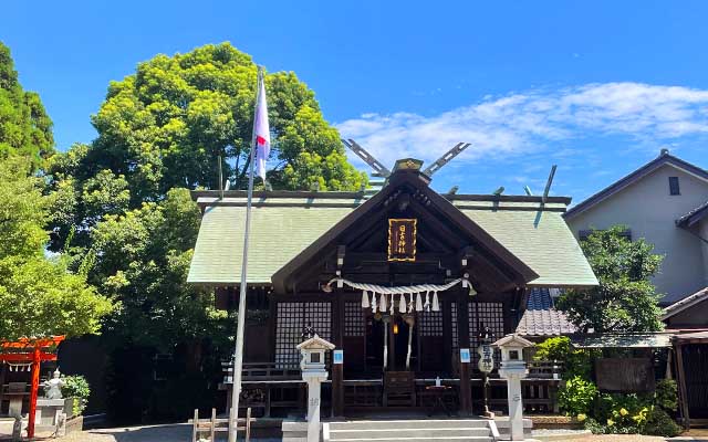 とあるお近くの神社、行ったコトはあったのですが、境内に至る道が2本あり、1本の地図埋めをしてなかったので埋めに行くと…(^_^;)