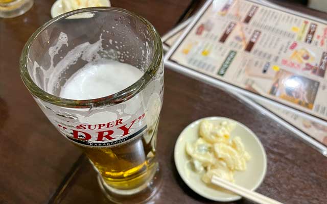 珍しく2件も回った歓迎会(^_^;)2件目、チェーンとかのお店でなく、町の居酒屋みたいなトコで〜